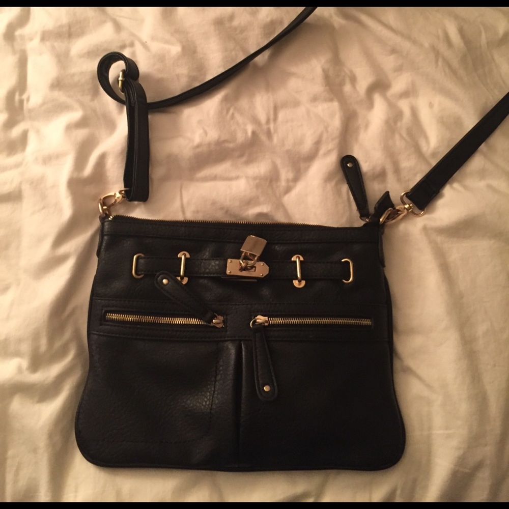 black cross body purse