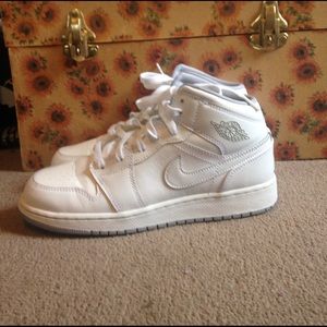 Nike Air Jordan 1 Mid BG (6Y)