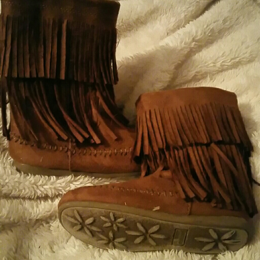 Gently loved girls moccasin boots