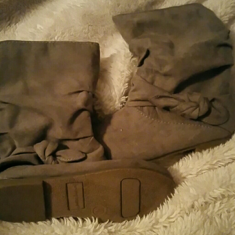 Girls boots
