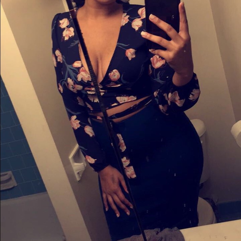 🌸floral wrap around top