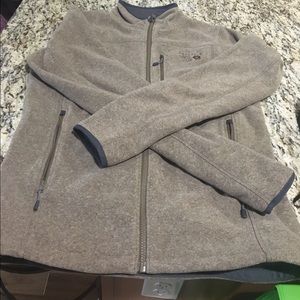 Men's Mountain Hardware fleece jacket!