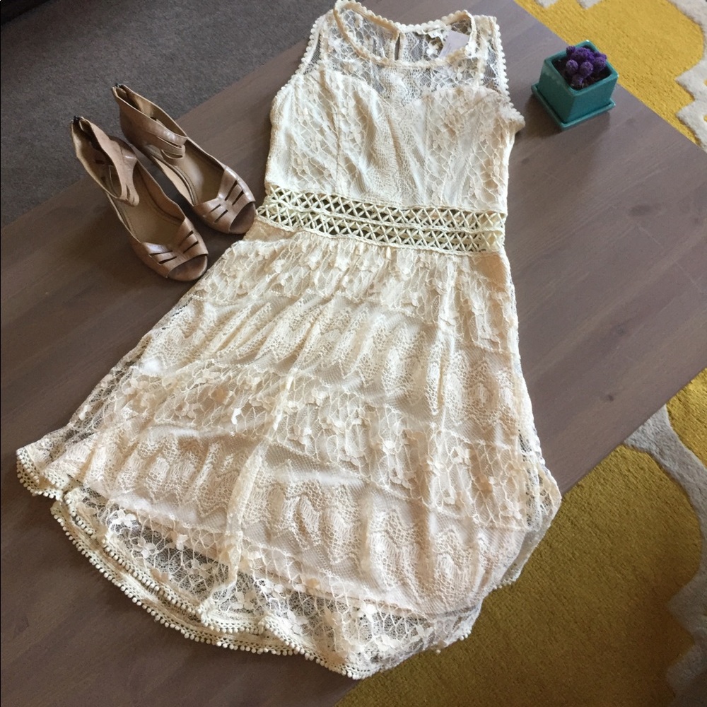 NWT Cream Lacey Dress 👗