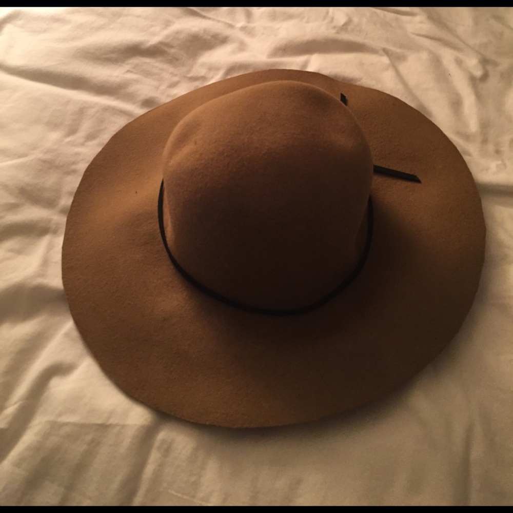 tan felt hat