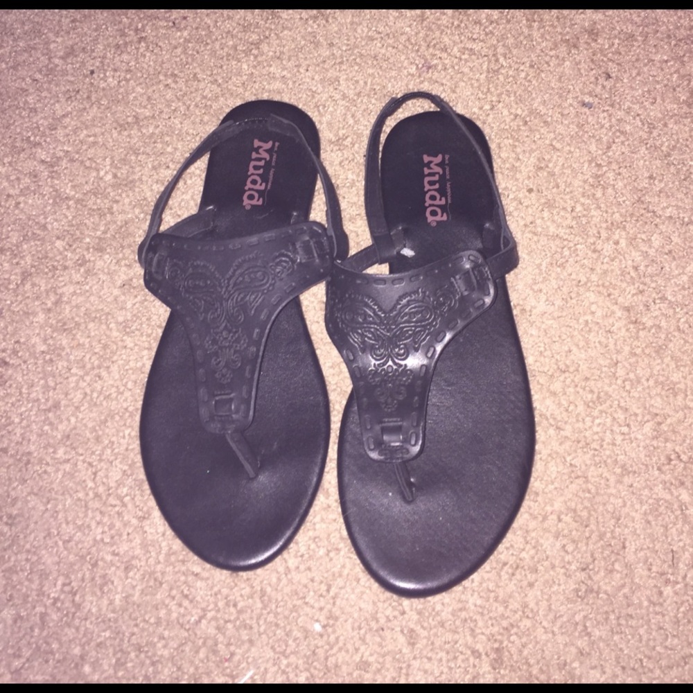 LoVe these summer sandals..go with everything! ☀️