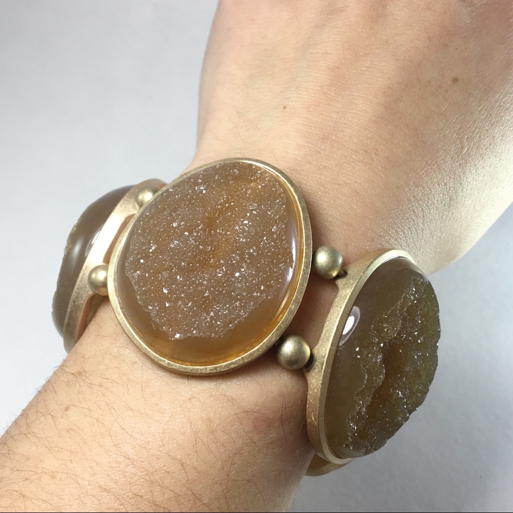 NWOT taupe geode stretch bracelet
