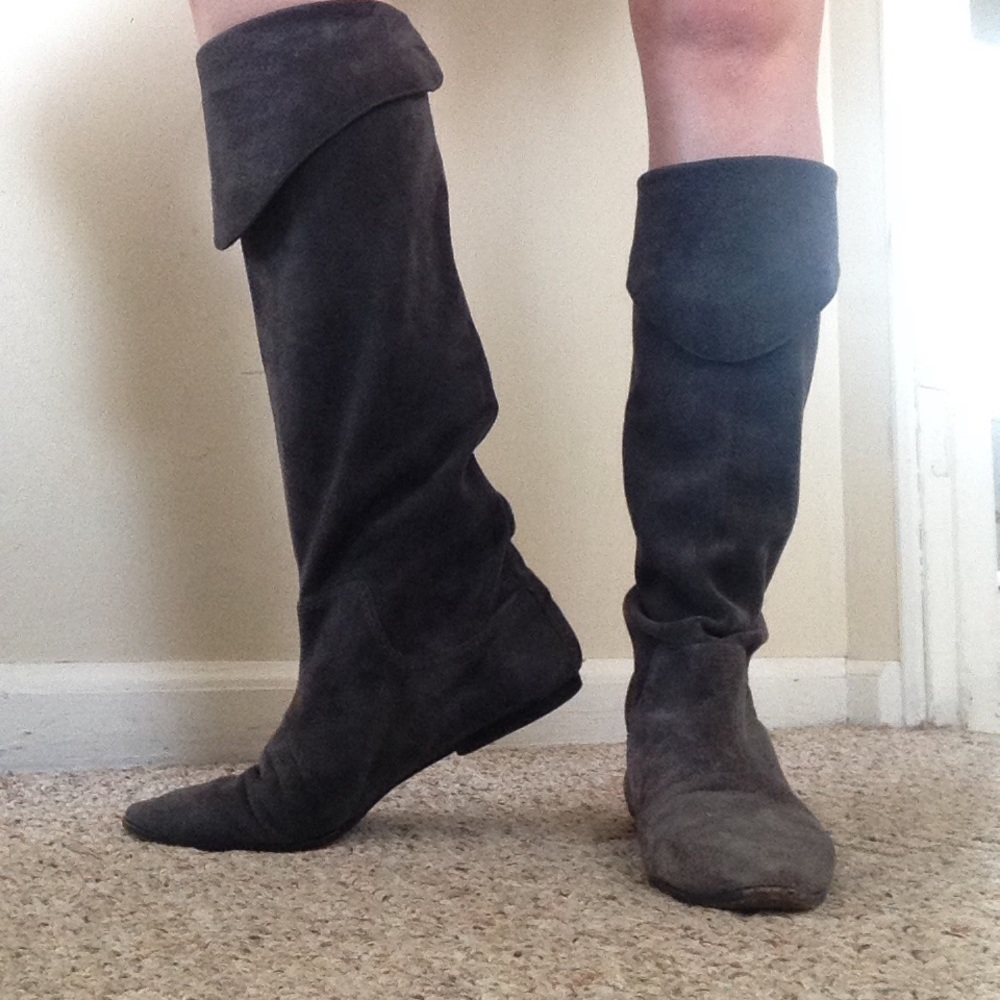 Susan Bennis Warren Edwards mid calf suede boots