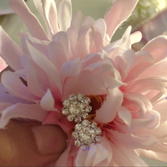 💎PERFECT STUD EARRINGS💎 - Picture 2 of 4