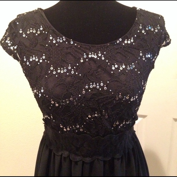 Black lace top with sequined - Picture 2 of 4