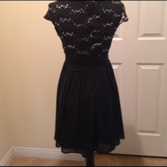 Black lace top with sequined - Picture 3 of 4