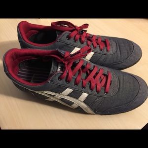 Onitsuka Tiger Ultimate 81, men US11, women US12.5