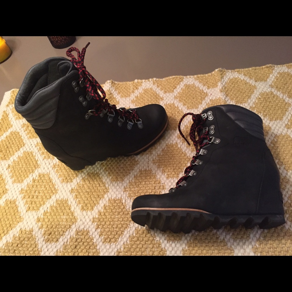 Sorel Woman's conquest Booties! 🖤