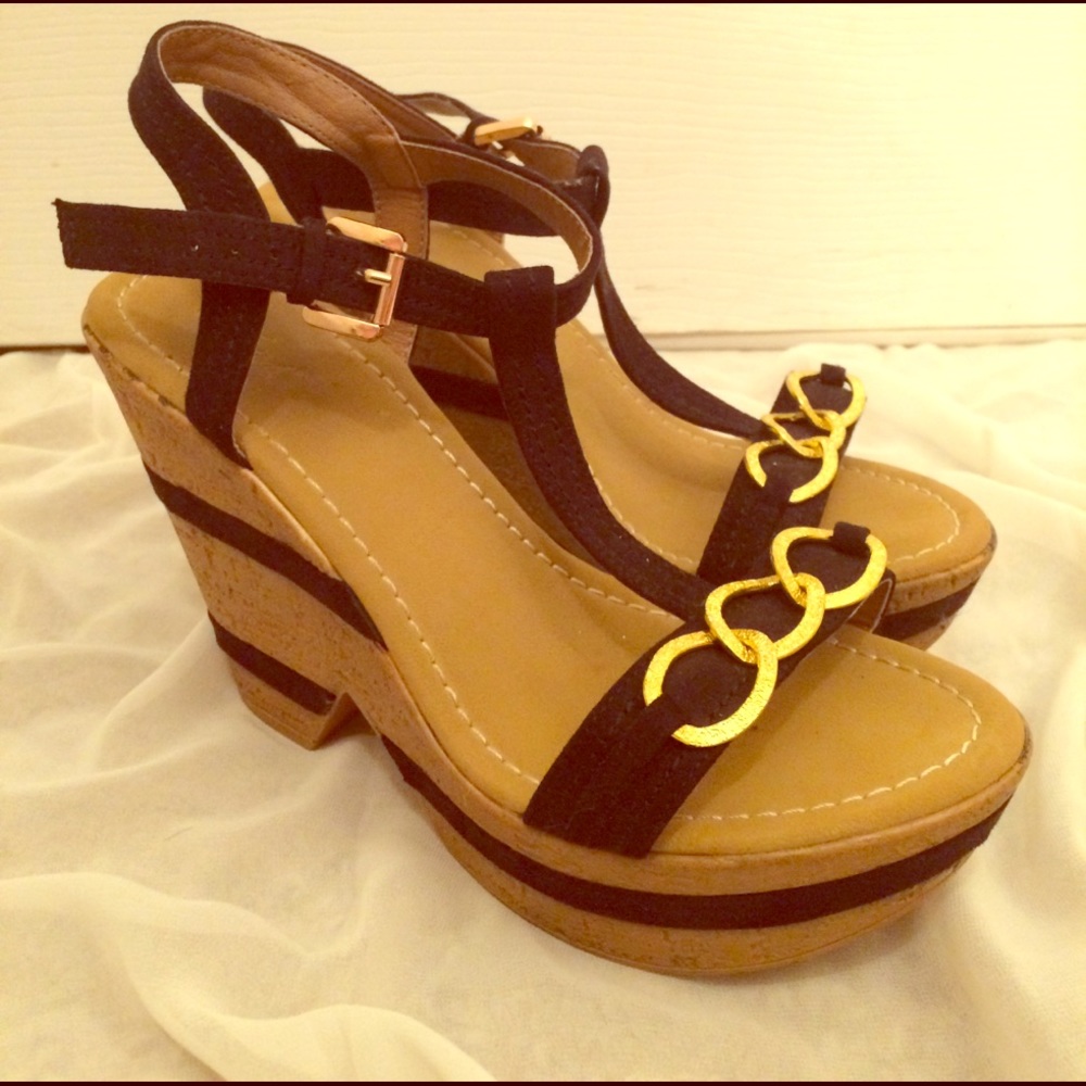 ✨Adorable wedges✨