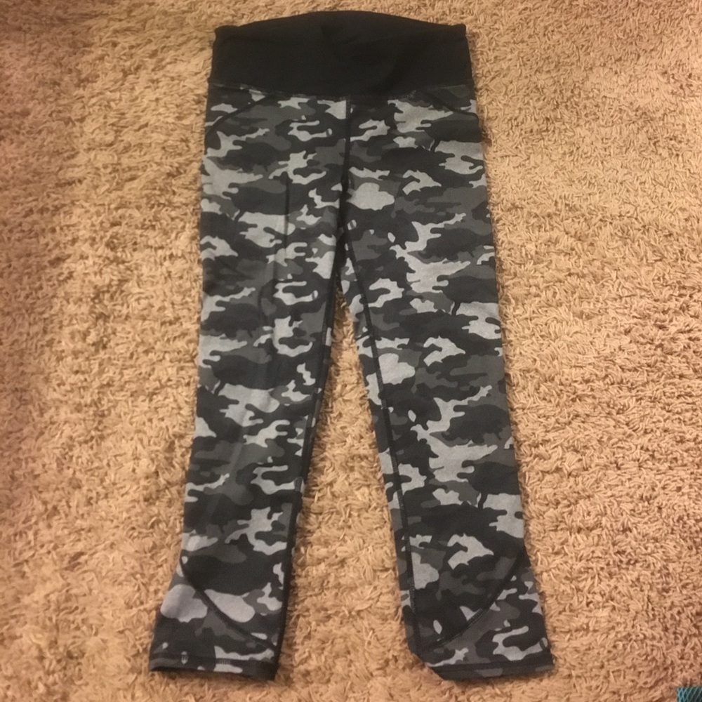Fabletics camo crops, XS