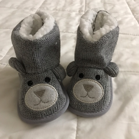Other - ❤️1 pair left❤️🎉HP🎉Fuzzy gray bear slippers