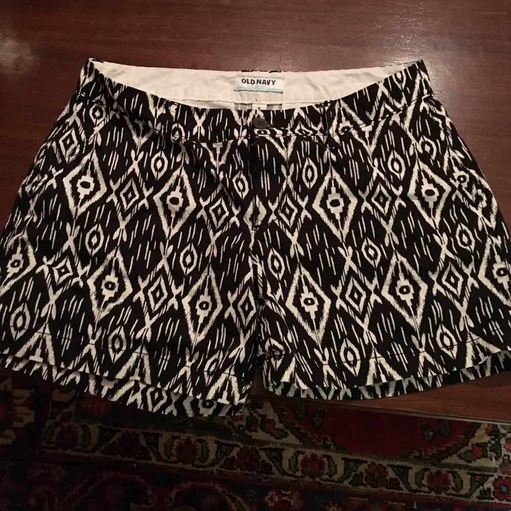 Black and white 100% cotton button up/zip shorts