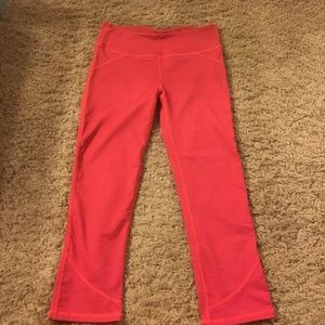 Xs red fabletics capris VEUC