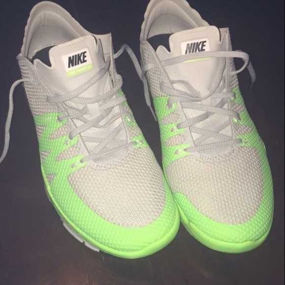 Athletic_Shoes