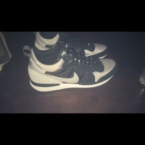 Mens nike internationalist mid 11.5