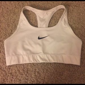 NWOT Adult small white unpadded Nike sports bra