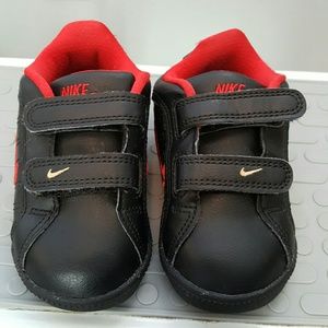 Nike Black and Red Toddler Shoes
