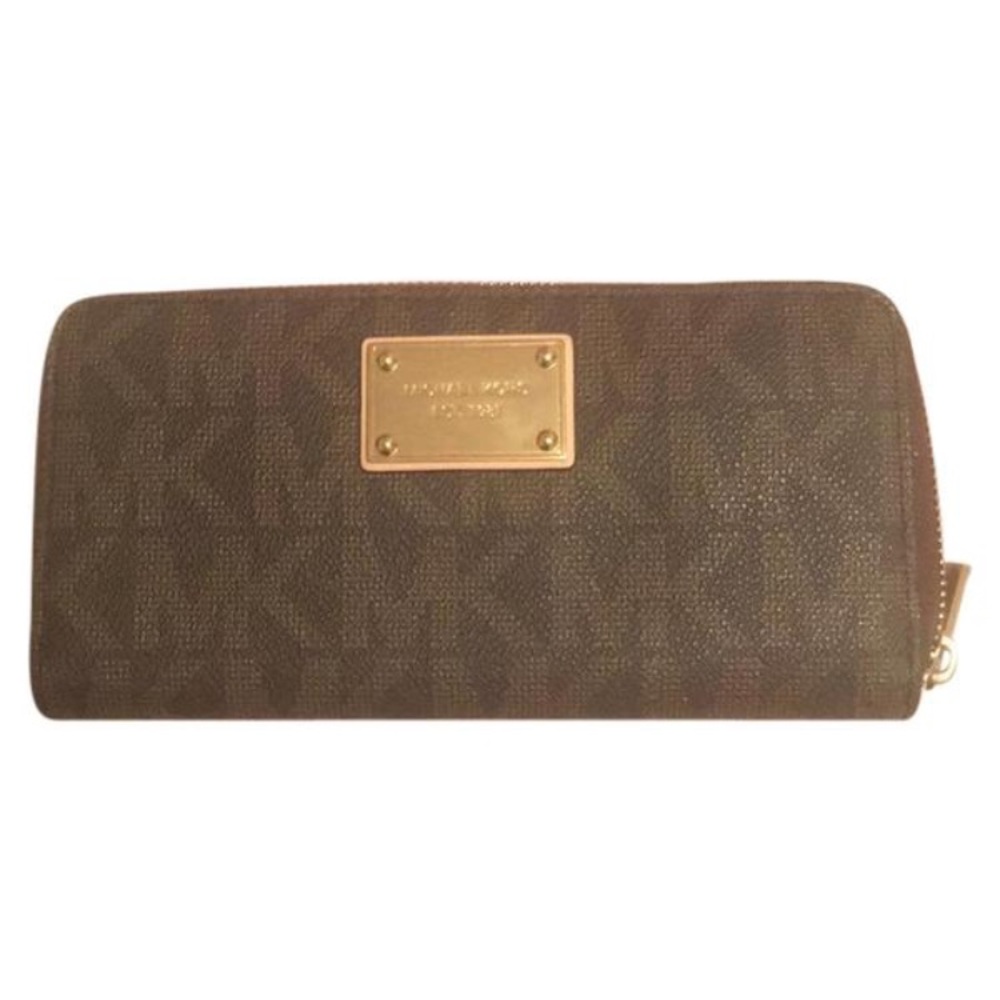 Michael Kors Monogram wallet