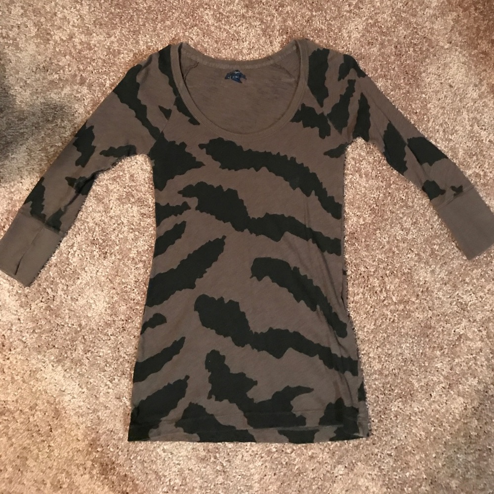 Animal print three quarter length shirt