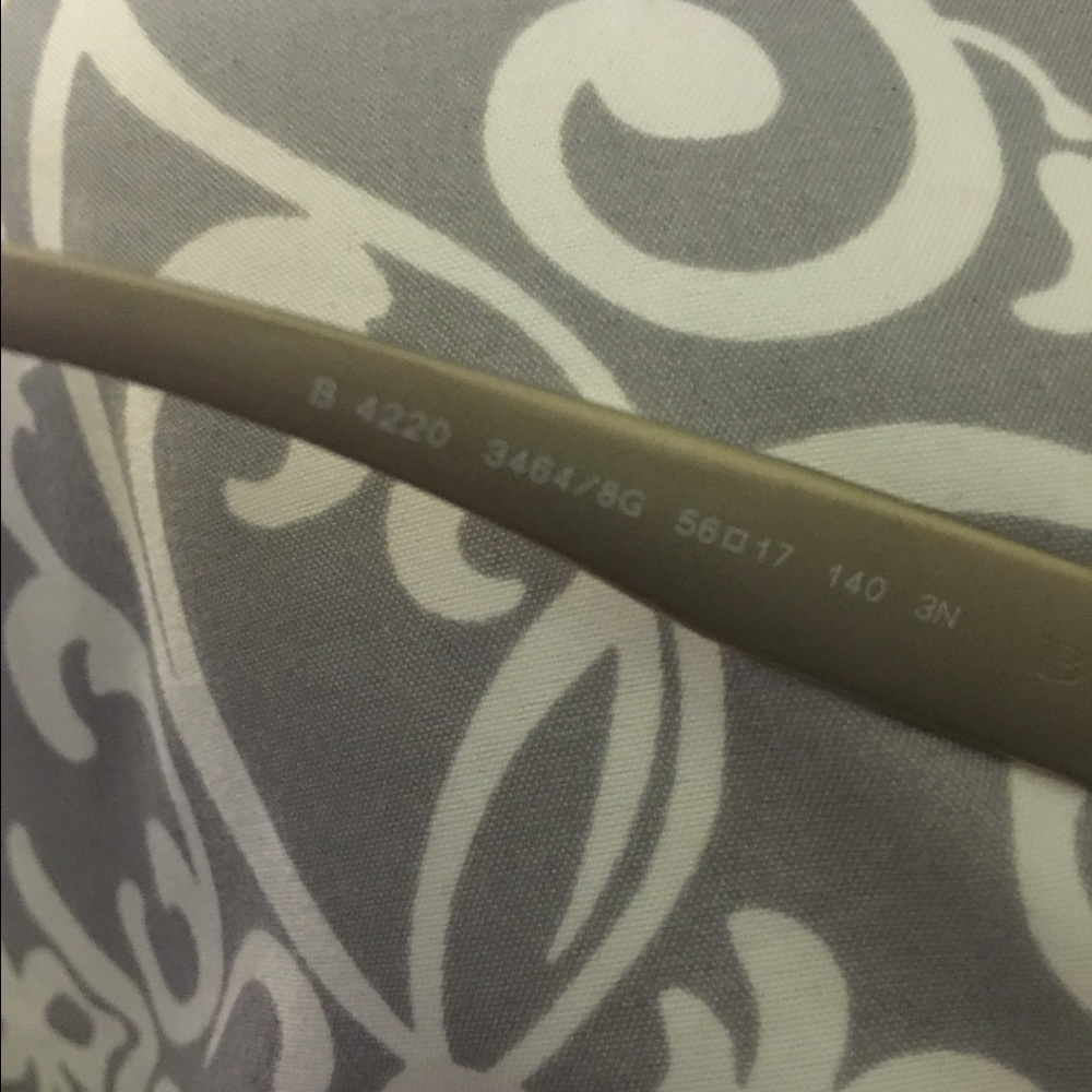 Burberry black matte sunglasses - Picture 3 of 3