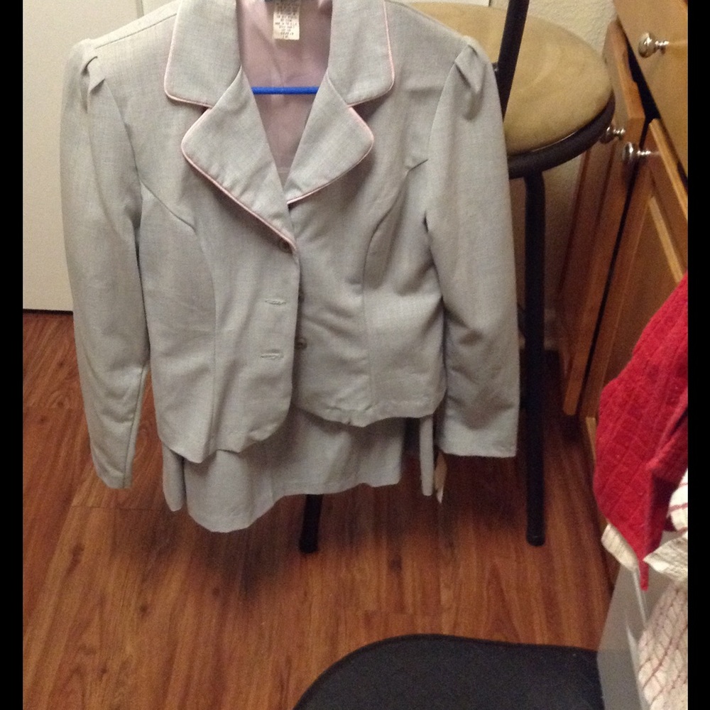 Skirt suit set