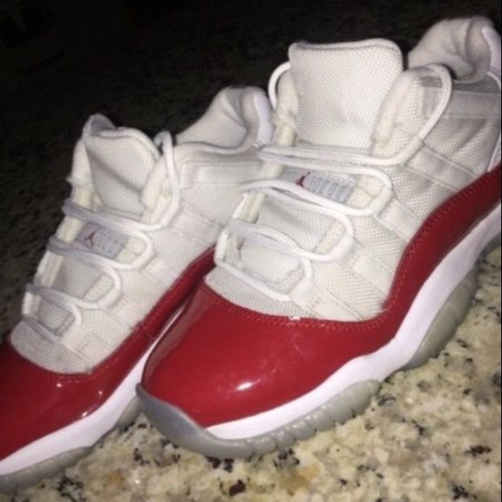Jordan cherry 11s low