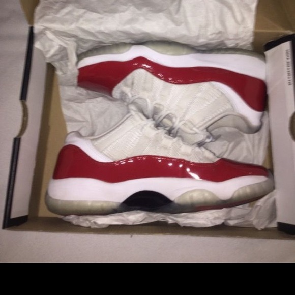 Jordan cherry 11s low - Picture 2 of 2