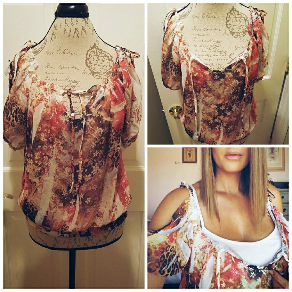 Split sleeve summer top.