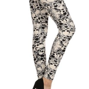 One Size Black and White Skulls