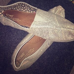 Women's toms
