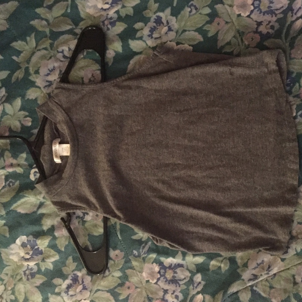 Tilly's grey crop top