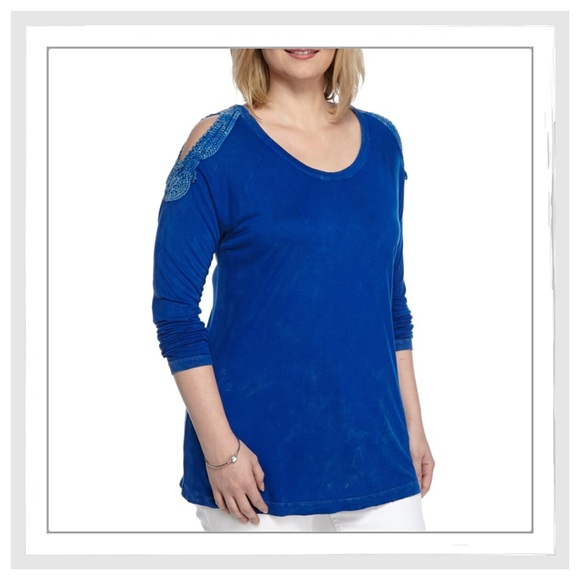 {Plus} Exquisite Embroidered Cold Shoulder Tee - Picture 3 of 6