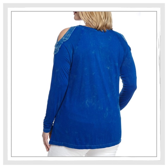 {Plus} Exquisite Embroidered Cold Shoulder Tee - Picture 4 of 6