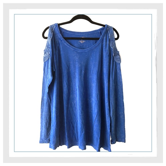 {Plus} Exquisite Embroidered Cold Shoulder Tee - Picture 2 of 6