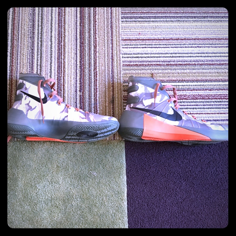Basketball shoes