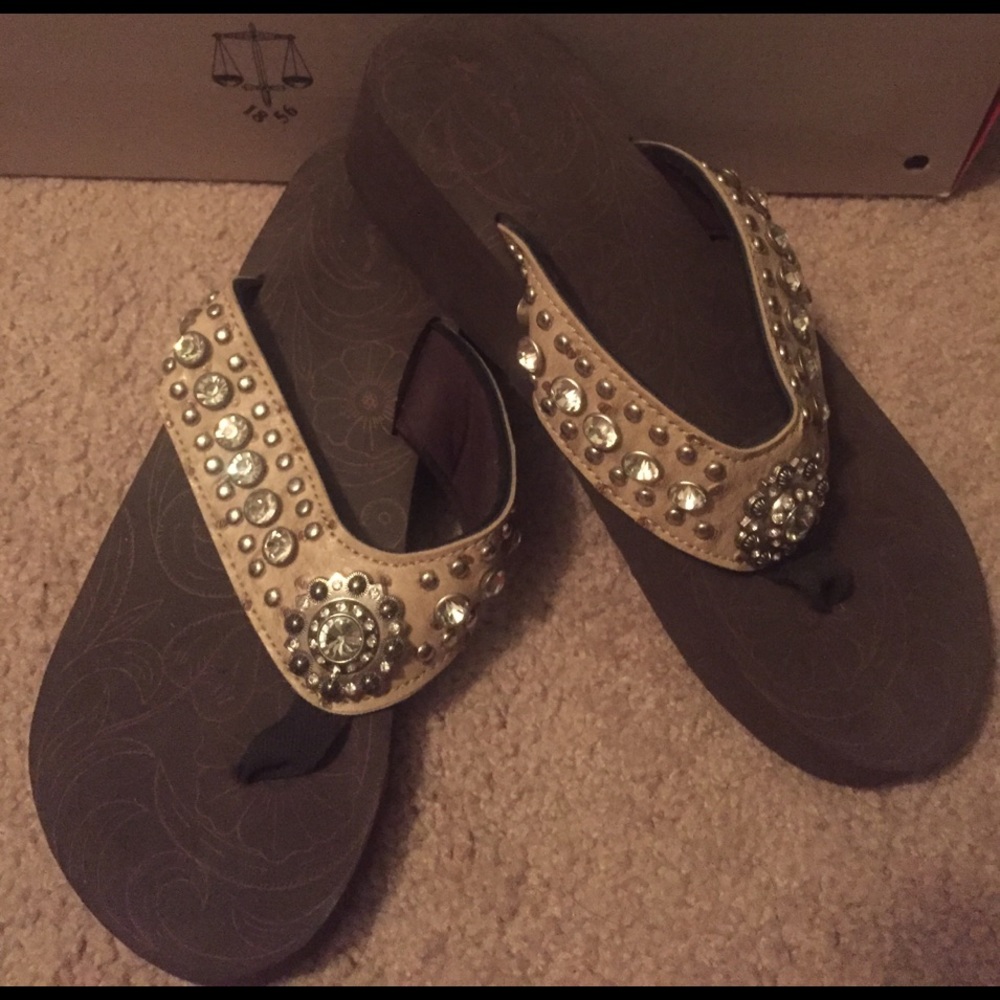 Never worn western sandal