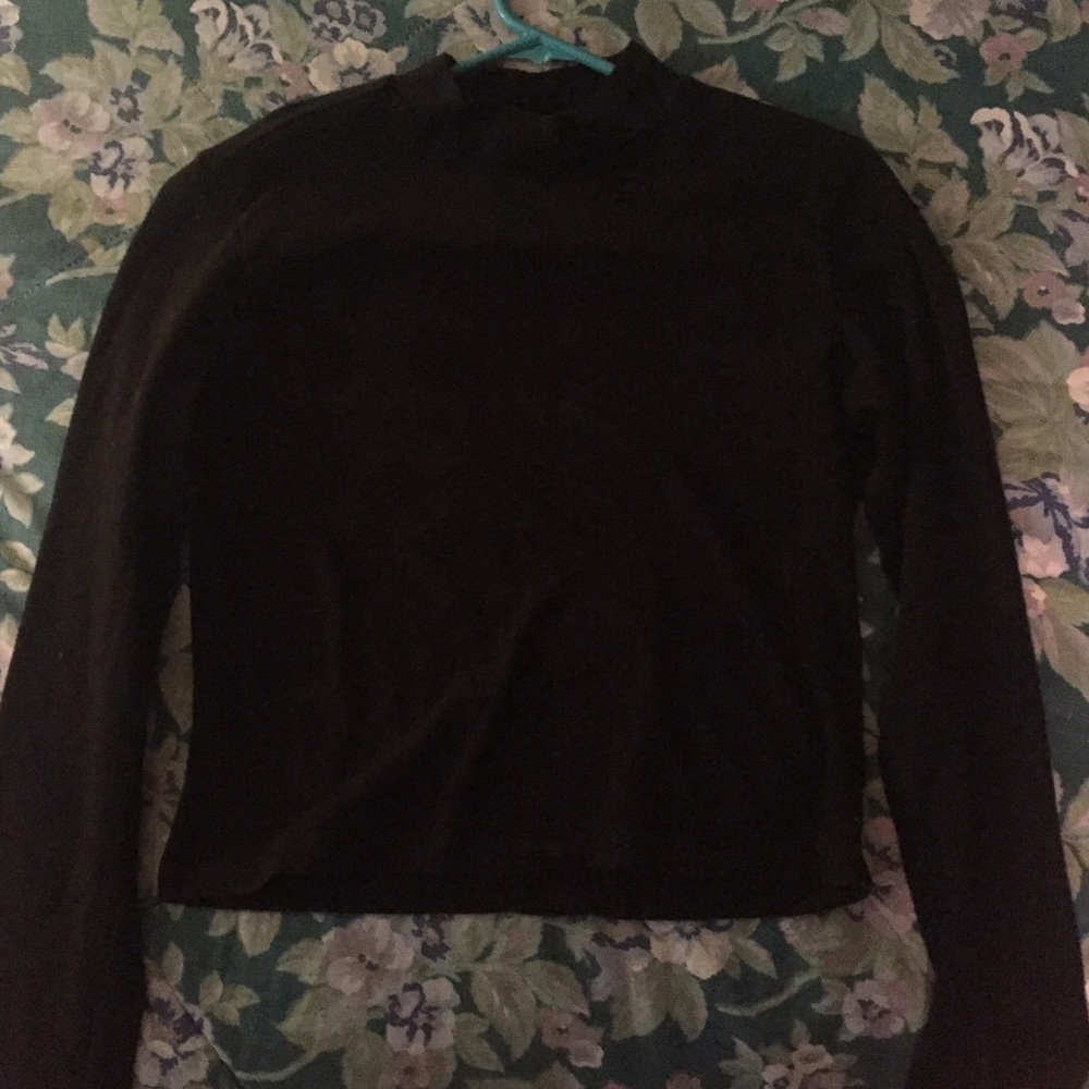 Tilly's black crop top