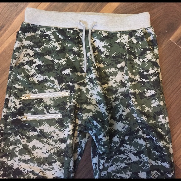Ring of Fire digital camo sweats/pant. - Picture 2 of 4