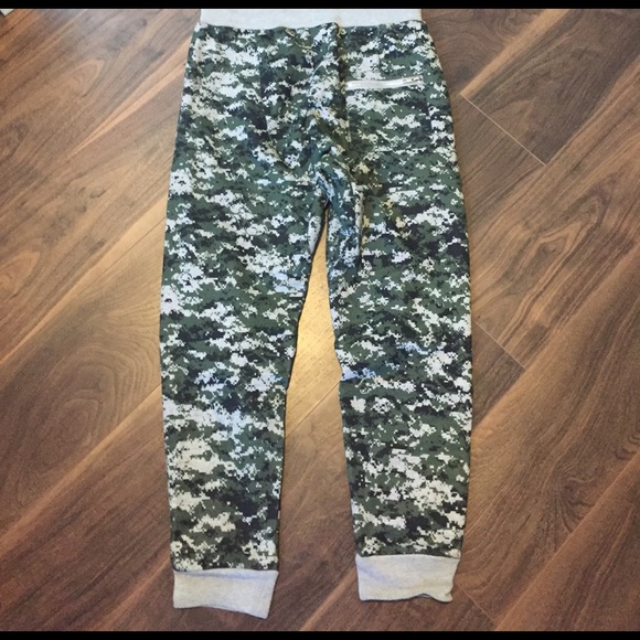 Ring of Fire digital camo sweats/pant. - Picture 3 of 4