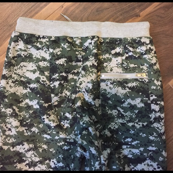 Ring of Fire digital camo sweats/pant. - Picture 4 of 4