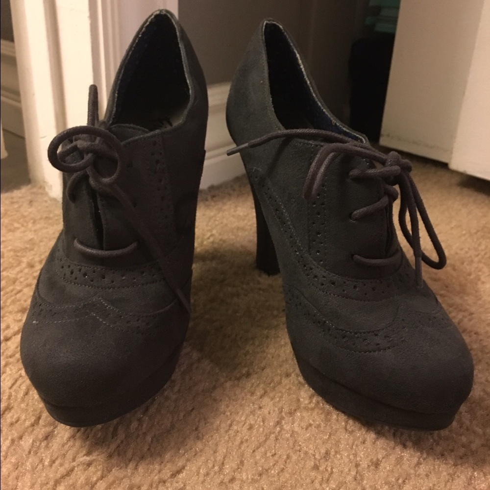 Gray Suede oxford heel