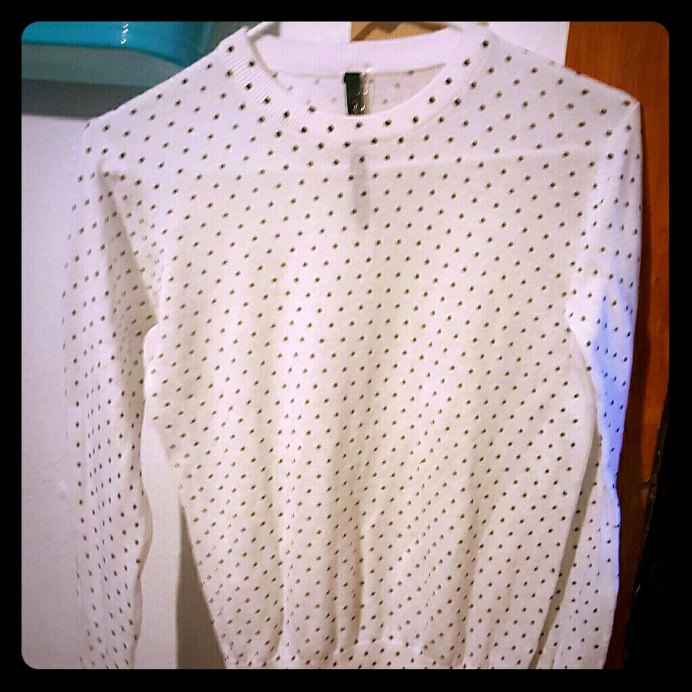 Polka dot white and black sweater