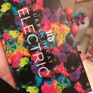 Reserved! Electric Palette, brushes and free gift!