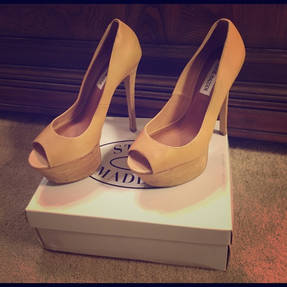 Steve Madden Shoes - Sold! Steve Madden Tan heels!