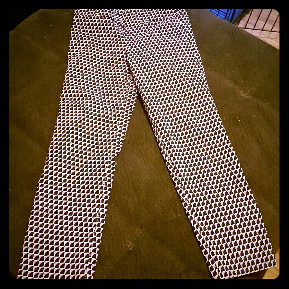 Patterned capri pants