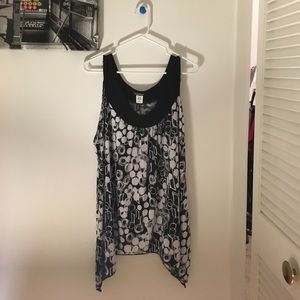 black and white sleeveless blouse